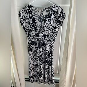 Sushi Flower Black White Dress Size M